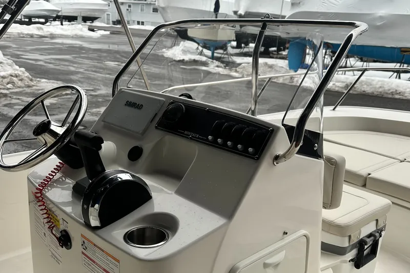 Slide: The Image of Boston Whaler 170 Montauk 2026 - 13