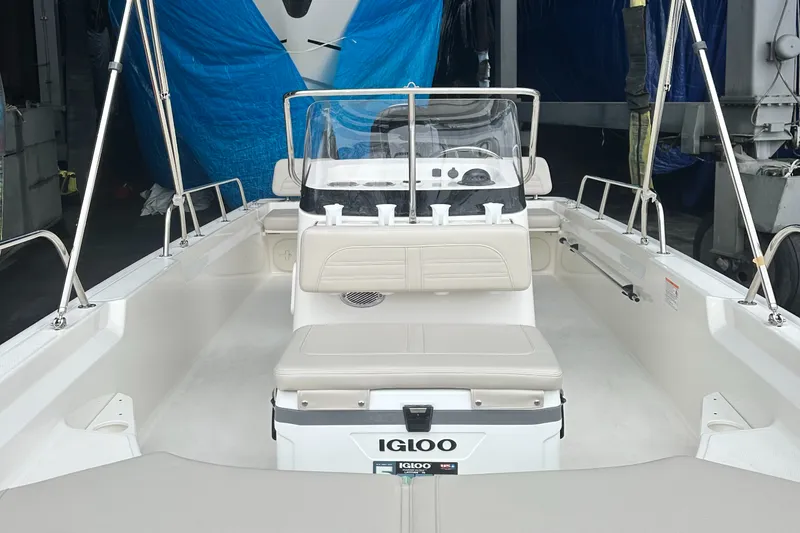 Slide: The Image of Boston Whaler 170 Montauk 2026 - 14