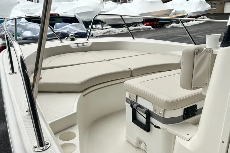 Slide: The Image of Boston Whaler 170 Montauk 2026 - 15