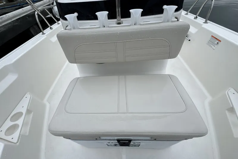 Slide: The Image of Boston Whaler 170 Montauk 2026 - 19