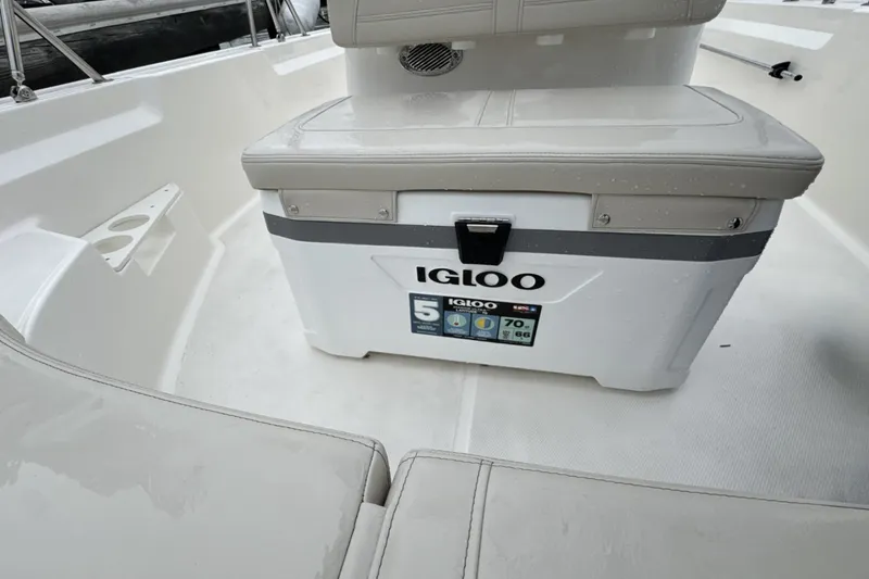Slide: The Image of Boston Whaler 170 Montauk 2026 - 20