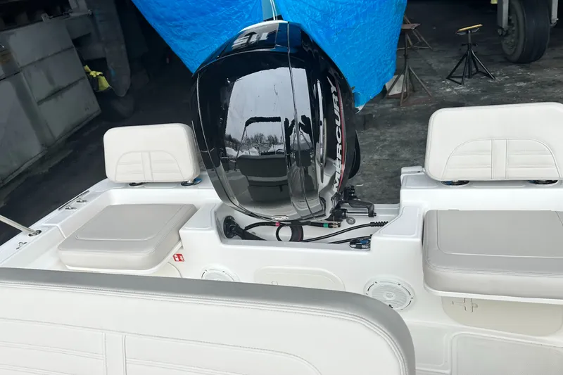 Slide: The Image of Boston Whaler 170 Montauk 2026 - 4