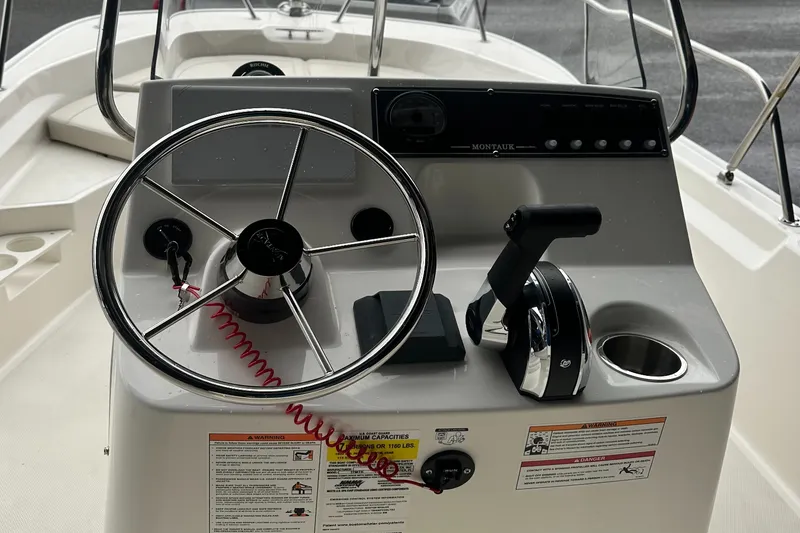 Slide: The Image of Boston Whaler 170 Montauk 2026 - 9