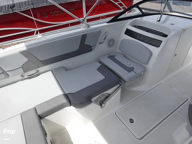 Slide: The Image of Bayliner VR6 2024 - 16333396