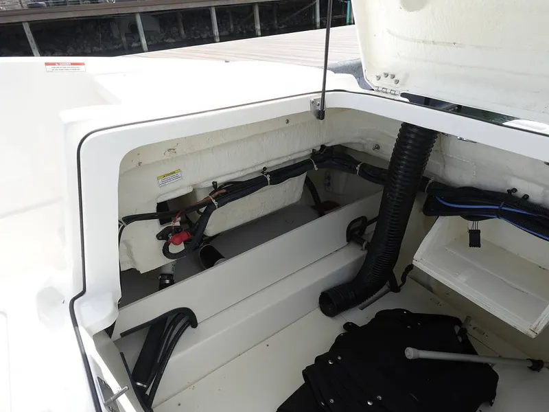 Slide: The Image of Bayliner VR6 2024 - 16333410