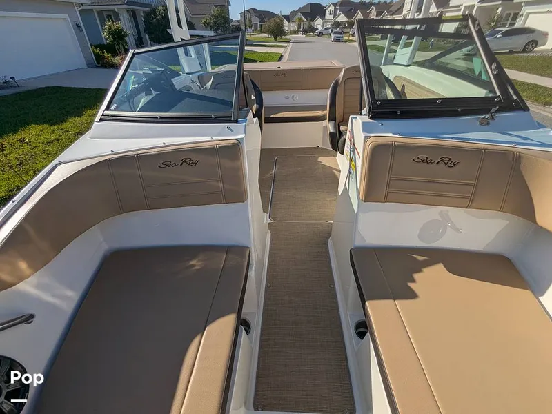 Slide: The Image of Sea Ray SPX190 2020 - 16346000