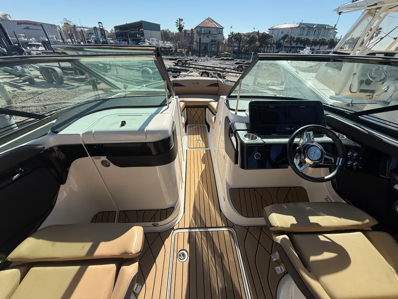 Slide: The Image of Sea Ray SLX 260 Outboard 2024 - 10