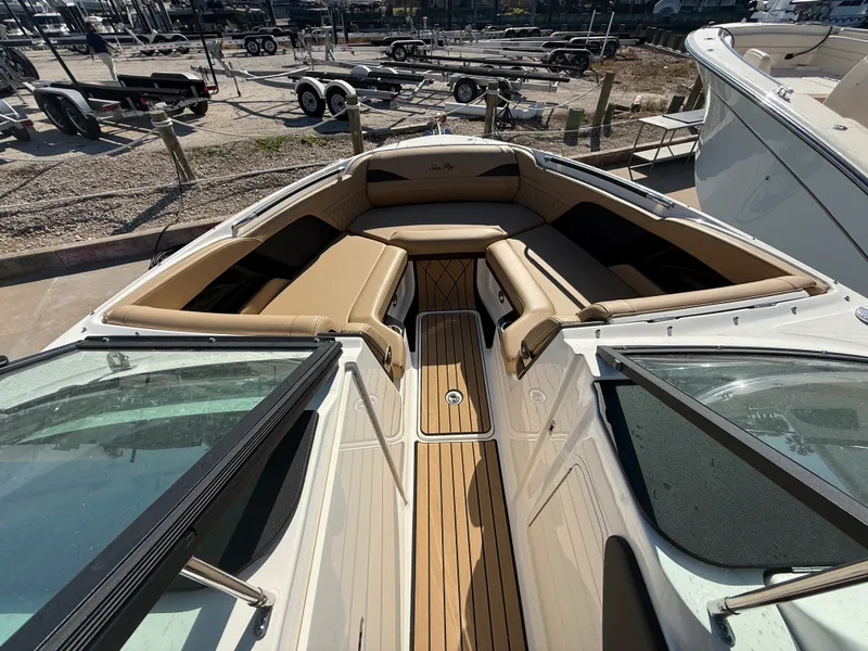 Slide: The Image of Sea Ray SLX 260 Outboard 2024 - 11