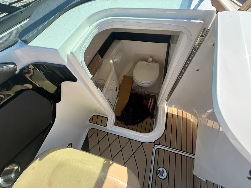 Slide: The Image of Sea Ray SLX 260 Outboard 2024 - 12