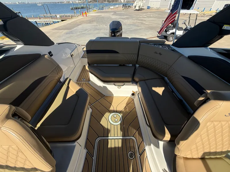 Slide: The Image of Sea Ray SLX 260 Outboard 2024 - 13