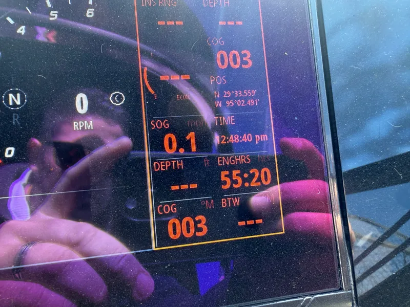 Slide: The Image of Sea Ray SLX 260 Outboard 2024 - 14