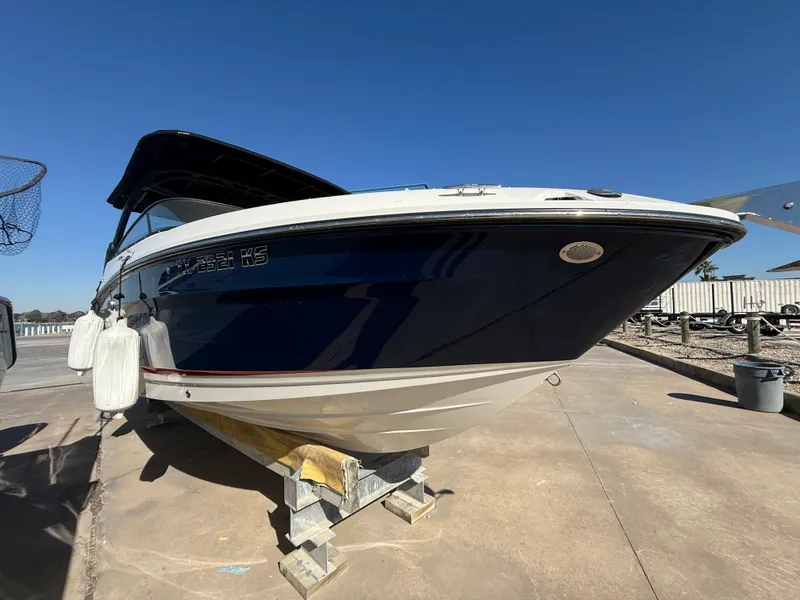 Slide: The Image of Sea Ray SLX 260 Outboard 2024 - 5