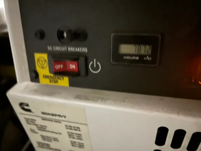 Slide: The Image of Sea Ray 610 SUNDANCER 2010 - 58