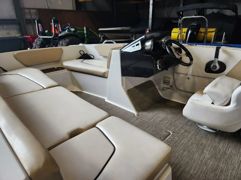 Slide: The Image of Glastron 180 GTD 2019 - 7