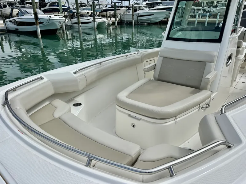 Slide: The Image of Boston Whaler 280 OUTRAGE 2022 - 10