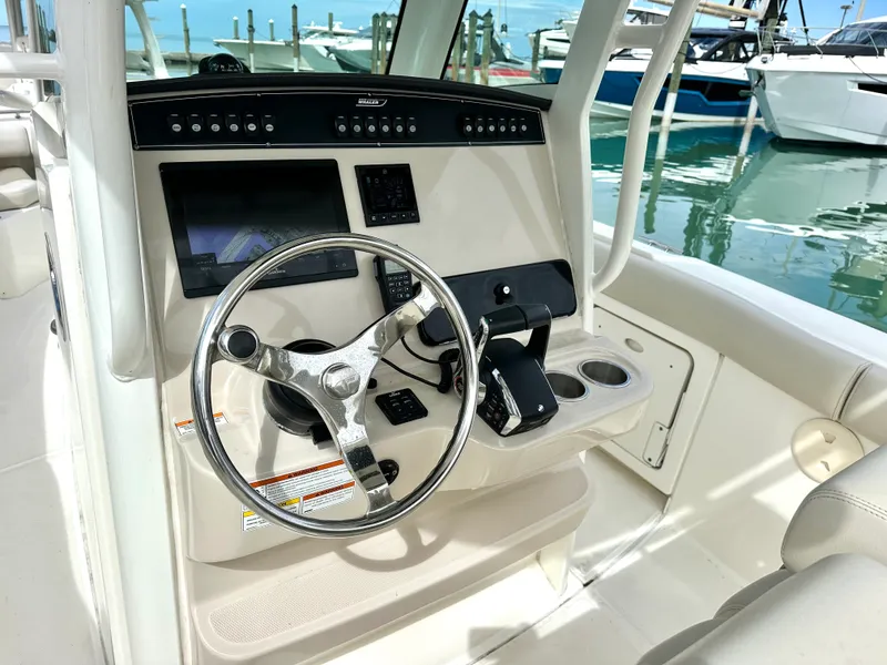 Slide: The Image of Boston Whaler 280 OUTRAGE 2022 - 9