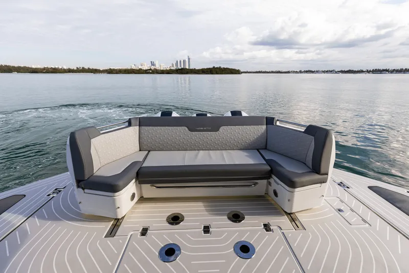 Slide: The Image of Galeon 435 GTO 2026 - 33