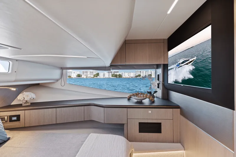 Slide: The Image of Galeon 435 GTO 2026 - 70