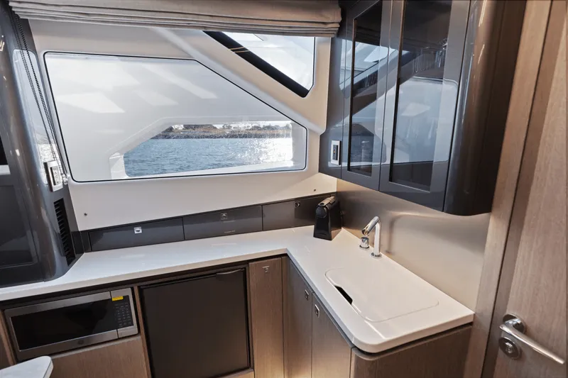 Slide: The Image of Galeon 435 GTO 2026 - 72