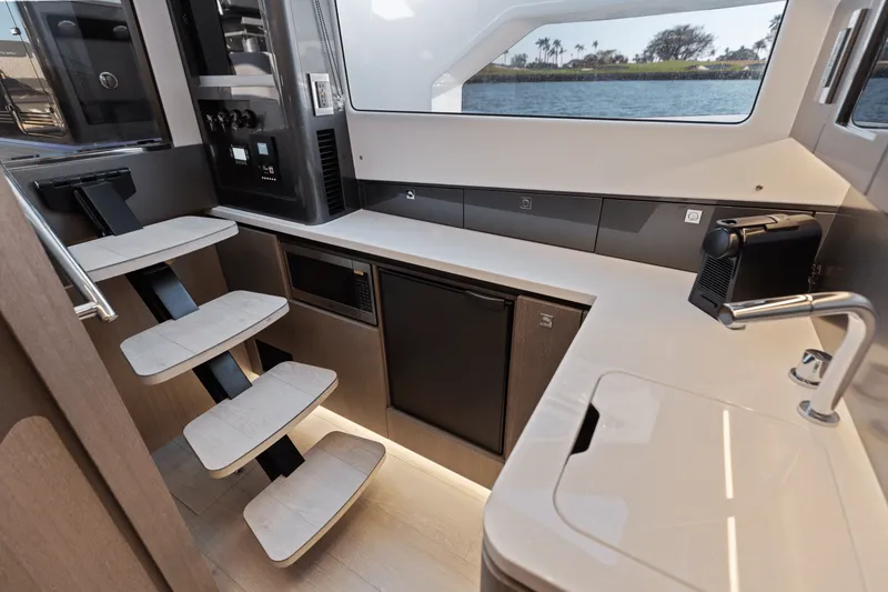 Slide: The Image of Galeon 435 GTO 2026 - 75