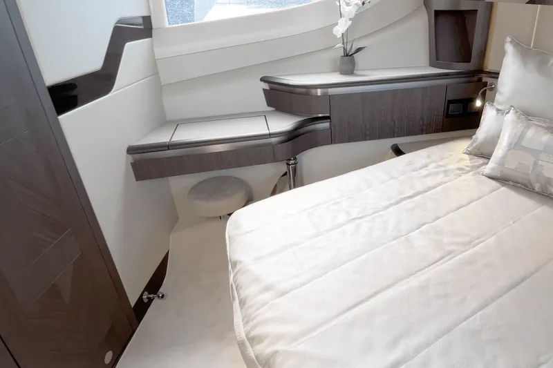 Slide: The Image of Galeon 560 FLY 2026 - 49