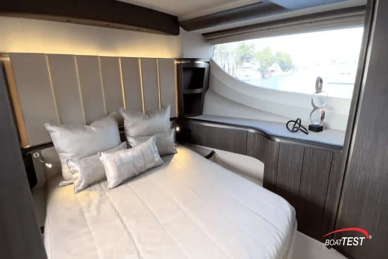 Slide: The Image of Galeon 560 FLY 2026 - 52