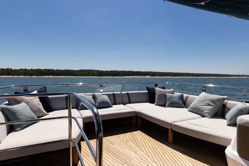 Slide: The Image of Galeon 620 FLY 2026 - 35