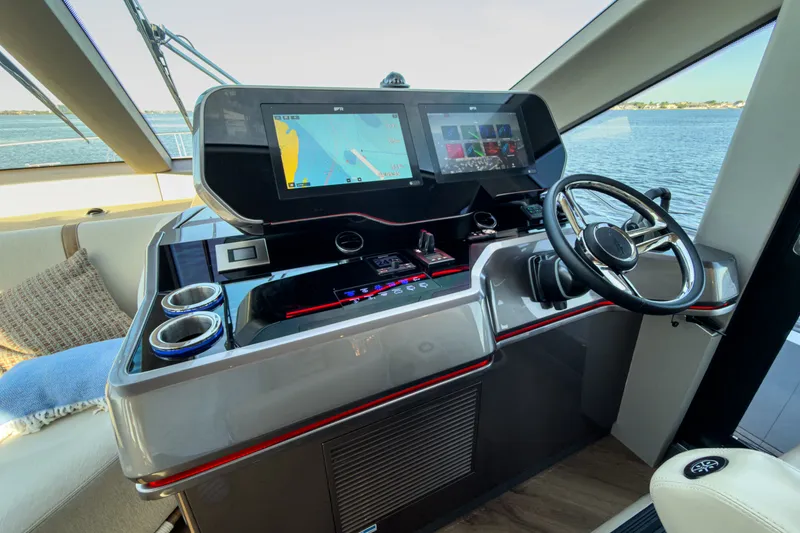 Slide: The Image of Galeon 620 FLY 2026 - 16