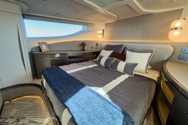 Slide: The Image of Galeon 620 FLY 2026 - 18