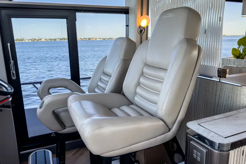Slide: The Image of Galeon 620 FLY 2026 - 15