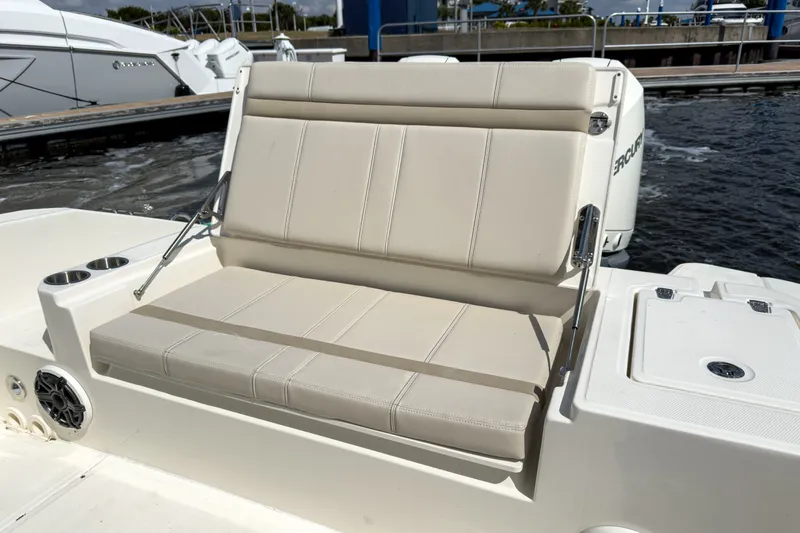 Slide: The Image of Boston Whaler 280 Dauntless 2026 - 5