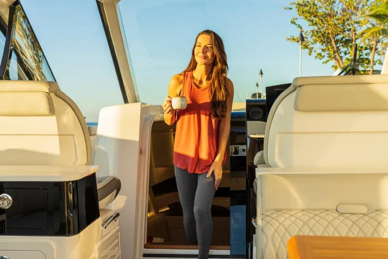 Slide: The Image of Sea Ray Sundancer 370 Outboard 2025 - 10