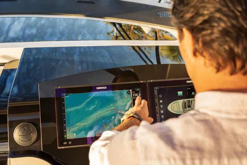 Slide: The Image of Sea Ray Sundancer 370 Outboard 2025 - 17