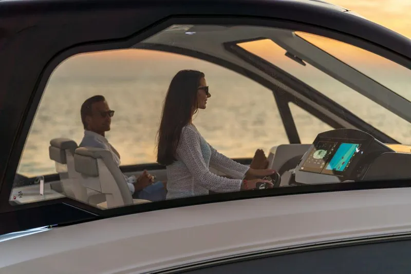 Slide: The Image of Sea Ray Sundancer 370 Outboard 2025 - 18