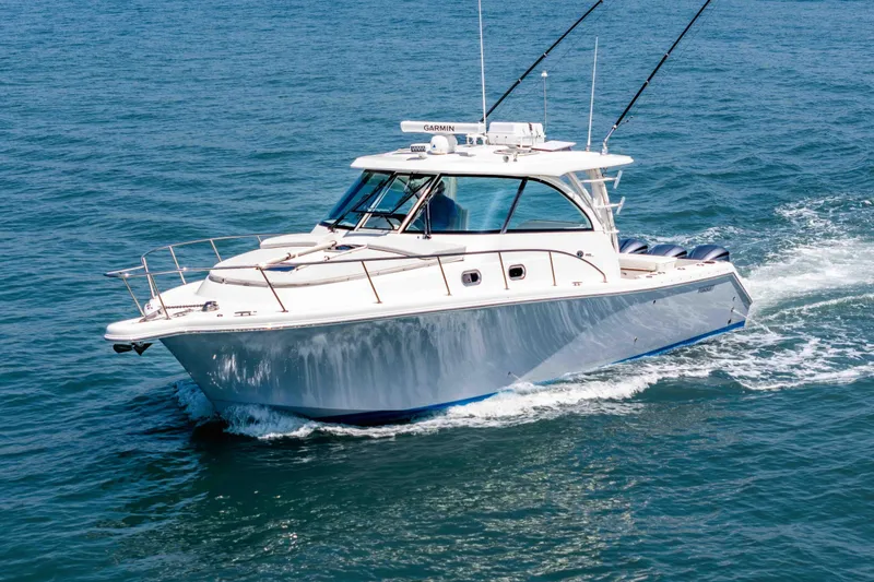 Slide: The Image of Pursuit OS 385 Offshore 2022 - 2