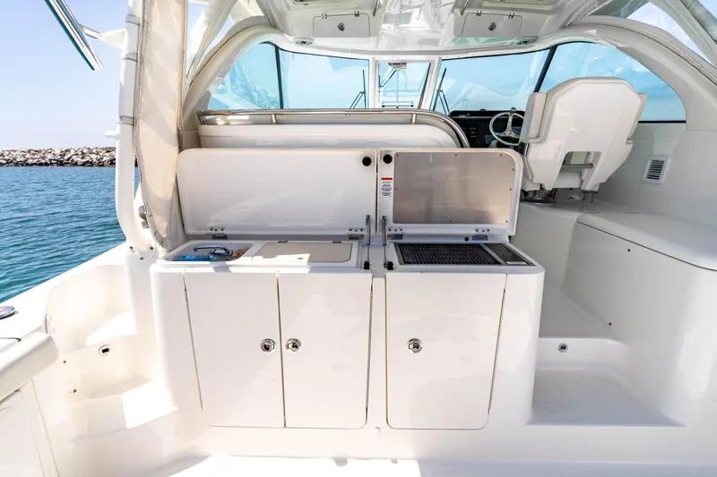 Slide: The Image of Pursuit OS 385 Offshore 2022 - 13