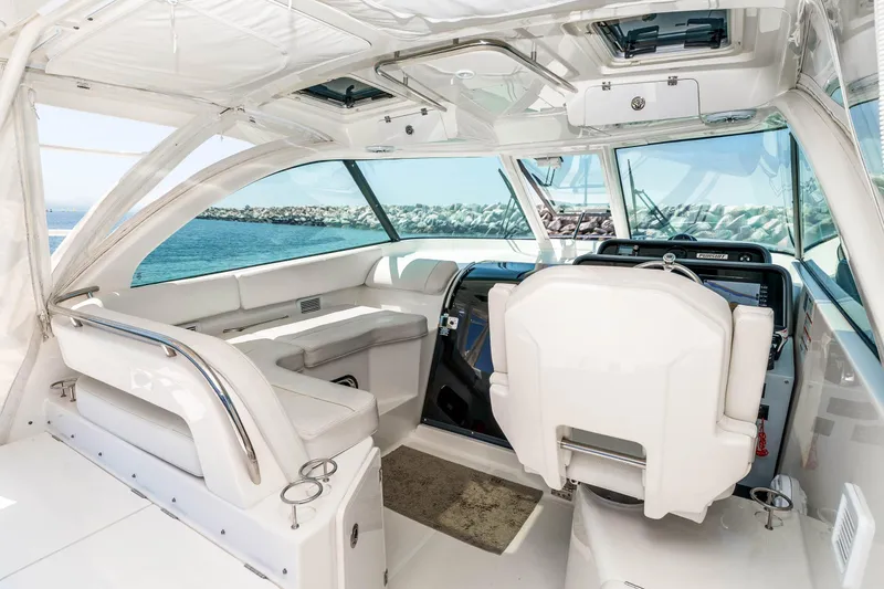 Slide: The Image of Pursuit OS 385 Offshore 2022 - 15