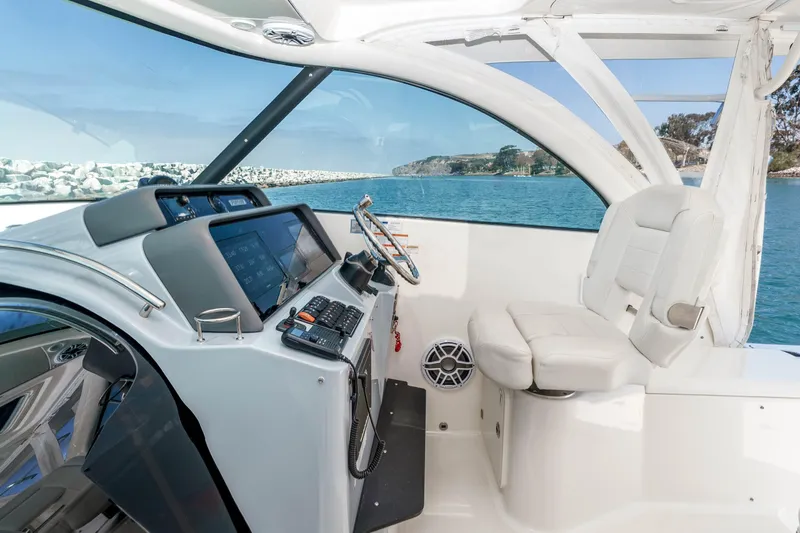 Slide: The Image of Pursuit OS 385 Offshore 2022 - 17