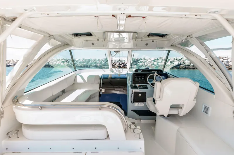 Slide: The Image of Pursuit OS 385 Offshore 2022 - 14