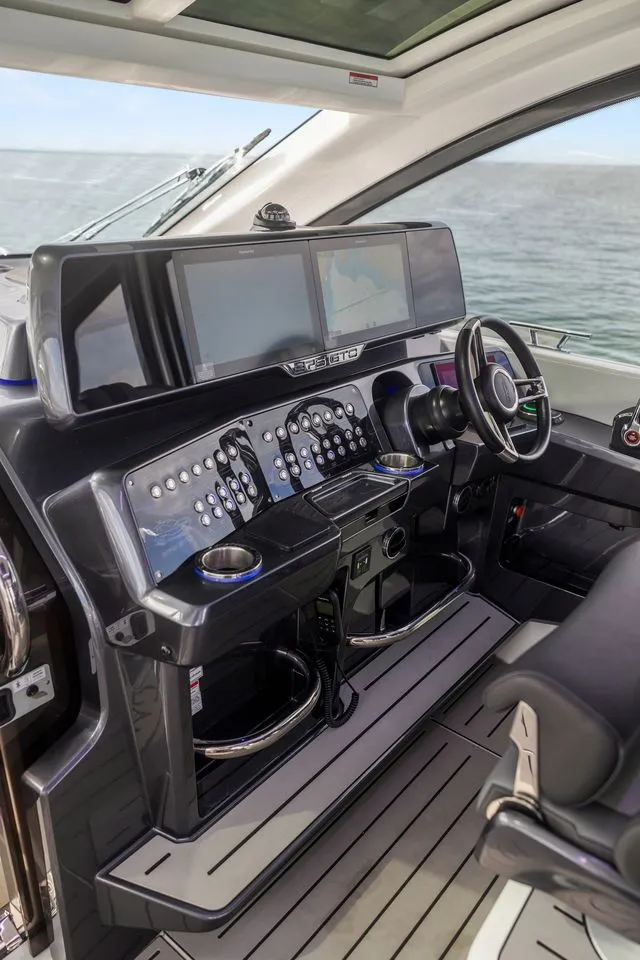 Slide: The Image of Galeon 375 GTO 2023 - 13