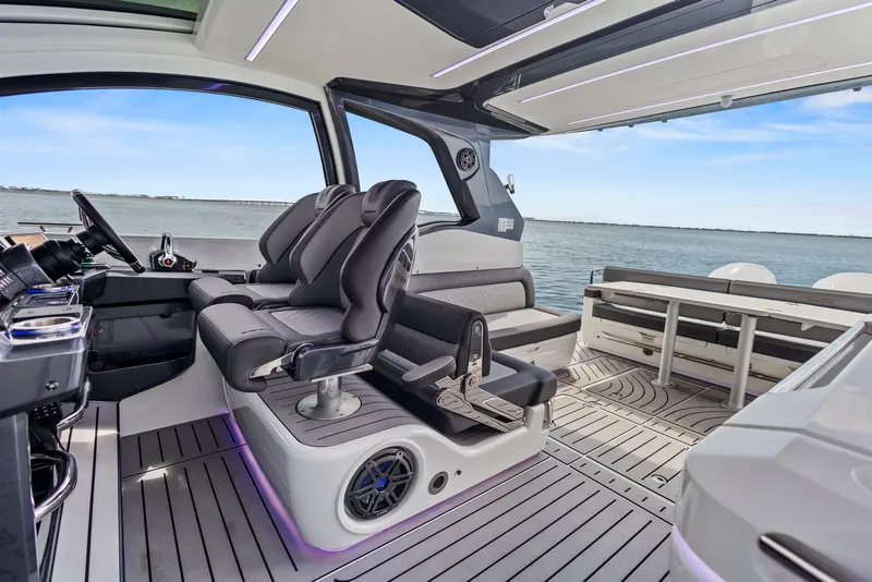 Slide: The Image of Galeon 375 GTO 2023 - 22