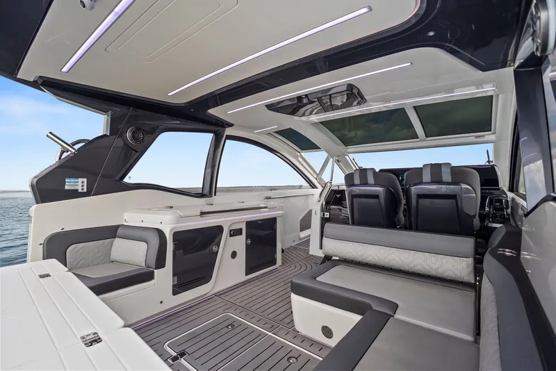 Slide: The Image of Galeon 375 GTO 2023 - 30