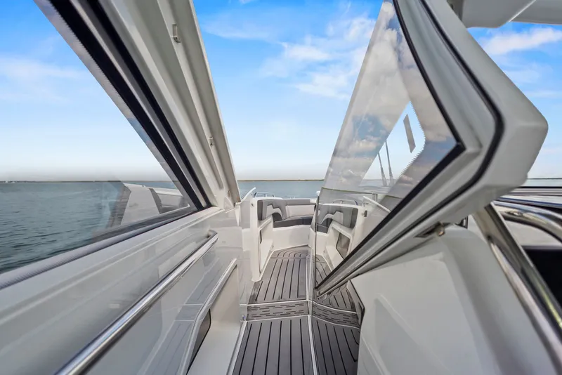 Slide: The Image of Galeon 375 GTO 2023 - 33