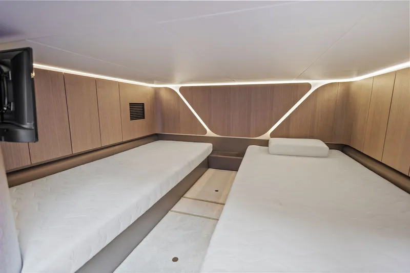 Slide: The Image of Galeon 375 GTO 2023 - 37