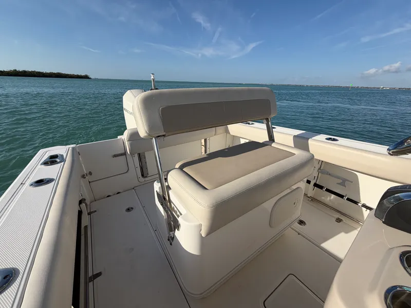 Slide: The Image of Boston Whaler 230 OUTRAGE 2021 - 10