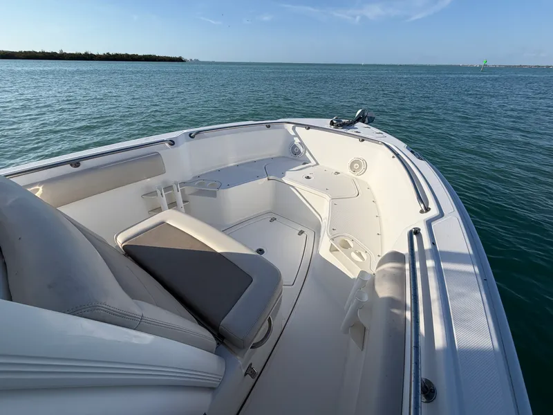 Slide: The Image of Boston Whaler 230 OUTRAGE 2021 - 14