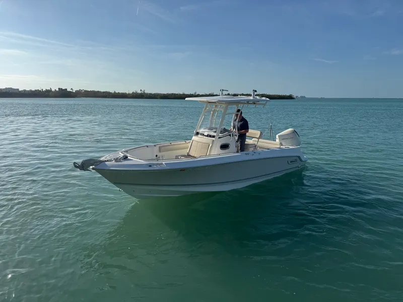 Slide: The Image of Boston Whaler 230 OUTRAGE 2021 - 2
