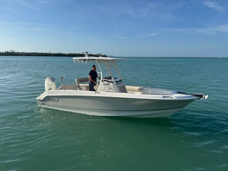Slide: The Image of Boston Whaler 230 OUTRAGE 2021 - 3