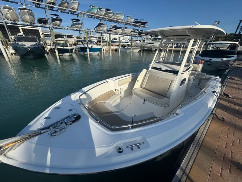 Slide: The Image of Boston Whaler 230 OUTRAGE 2021 - 5