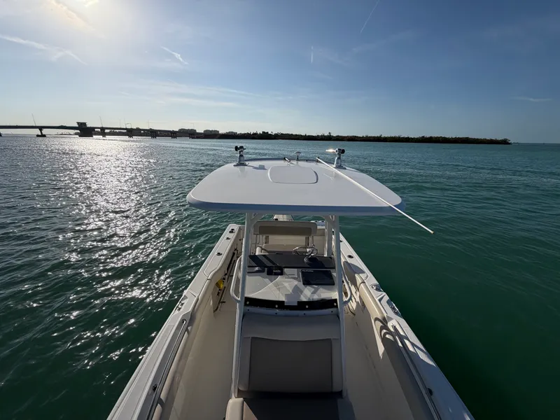 Slide: The Image of Boston Whaler 230 OUTRAGE 2021 - 6